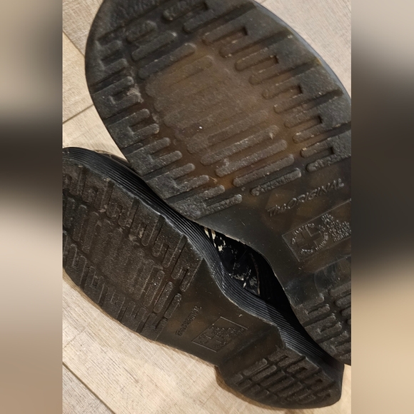 Stylish Black and White Women's Boots - Picture 6 of 8